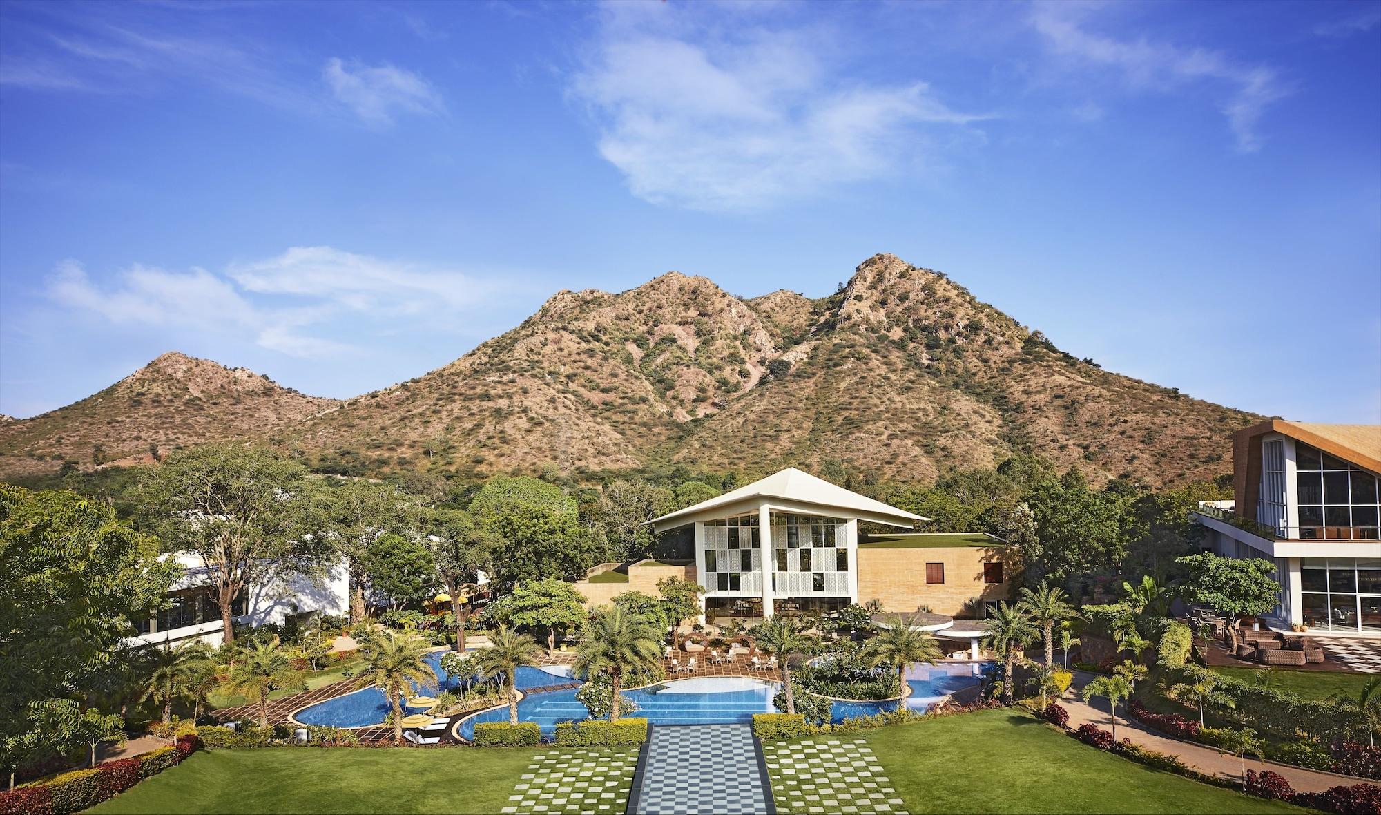 Taj Aravali Resort & Spa Удайпур Экстерьер фото
